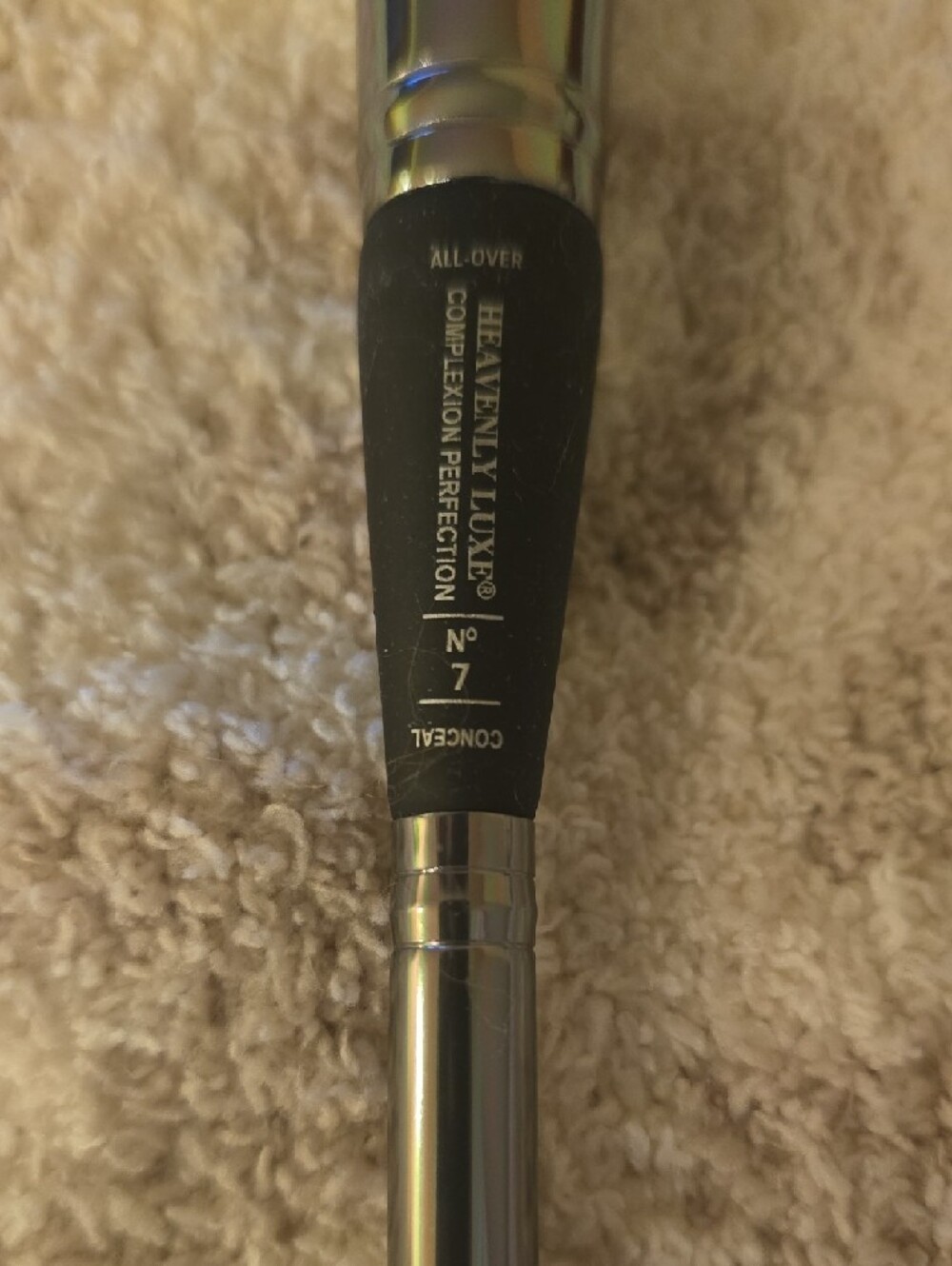 iT Cosmetics Heavenly Luxe No 7 All Over Complexion Perfection Brush ~ Brand NEW - Picture 2 of 3